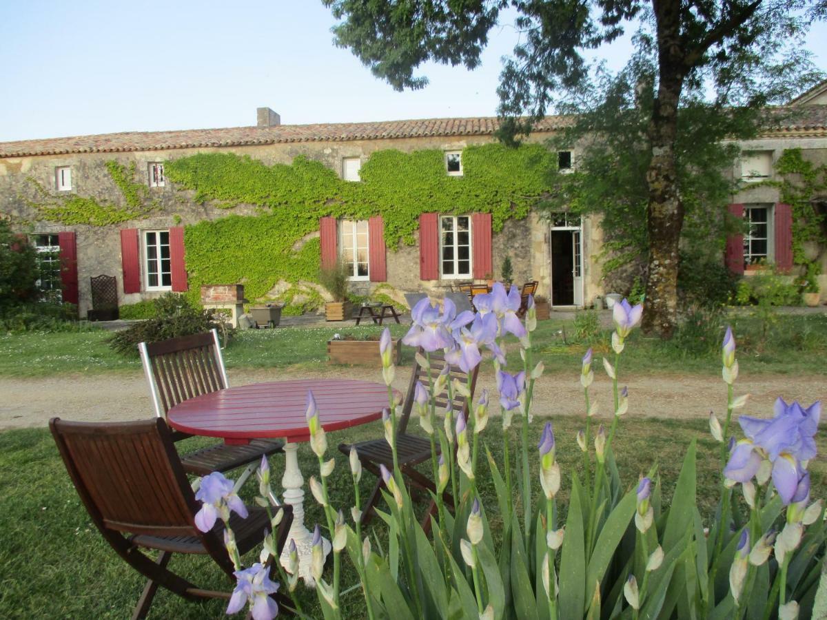 Villa Logis de Bois Roche  à Saint-Bonnet-sur-Gironde Extérieur photo