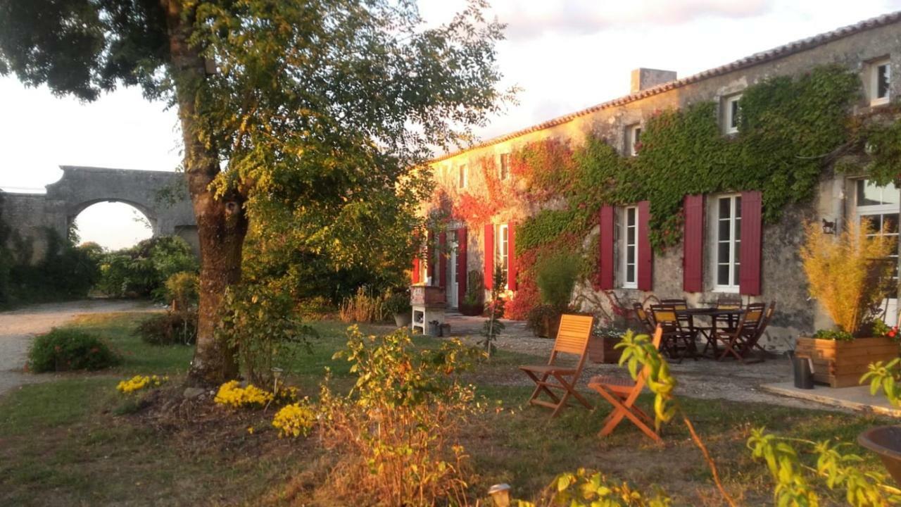 Villa Logis de Bois Roche  à Saint-Bonnet-sur-Gironde Extérieur photo